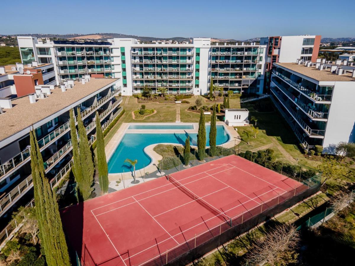 Superbe Appartement Spacieux Avec Terrasse Vue Piscine วิลาโมรา ภายนอก รูปภาพ