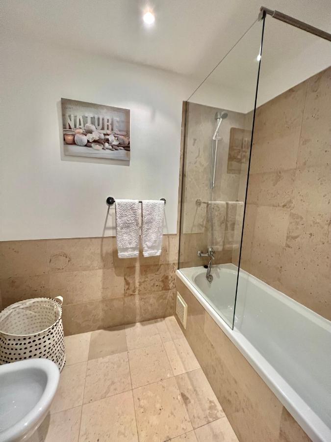Superbe Appartement Spacieux Avec Terrasse Vue Piscine วิลาโมรา ภายนอก รูปภาพ